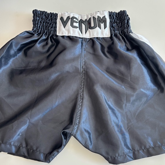 Venum Kids Boxing / Muay Thai Shorts - Picture 2 of 5